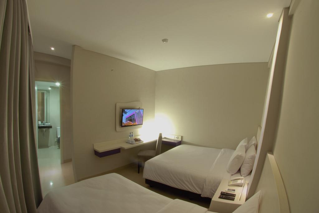 Vio Hotel Veteran Bandung Exterior photo