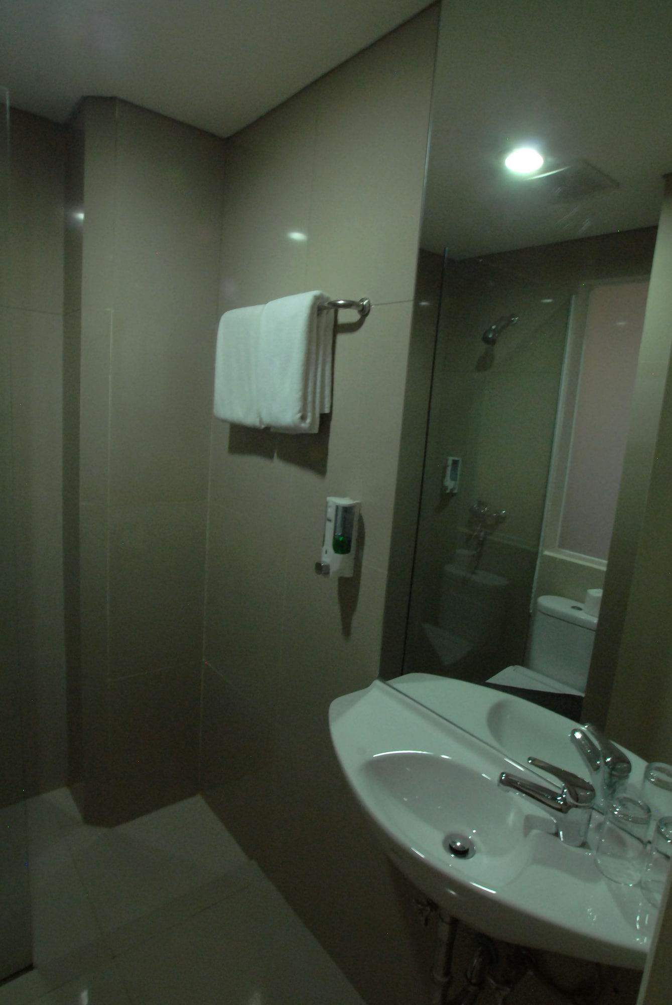 Vio Hotel Veteran Bandung Exterior photo