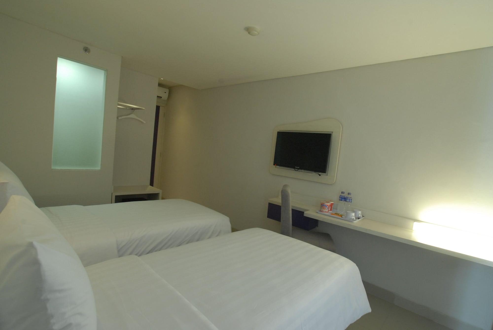 Vio Hotel Veteran Bandung Exterior photo