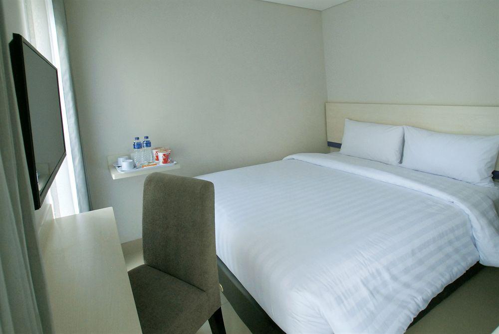 Vio Hotel Veteran Bandung Exterior photo