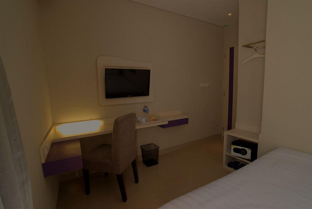 Vio Hotel Veteran Bandung Exterior photo