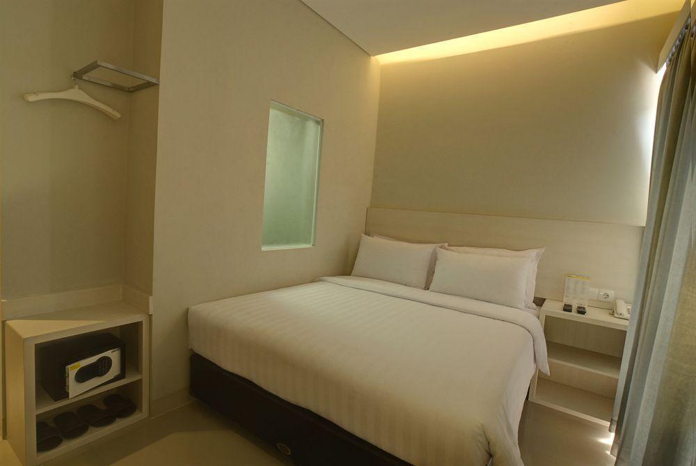 Vio Hotel Veteran Bandung Exterior photo